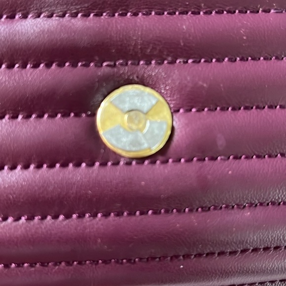 Vince Camuto   Shoulder/Crossbody bag, purple leather Quilted  goldtone hardware - Picture 17 of 17